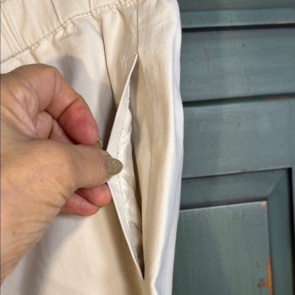 Like New! J. Jill Cream Chinos Lightweight Casual Pants Pull on Size M - Picture 7 of 9